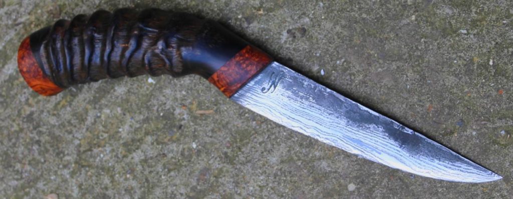 Puukko lame forgée damas cheveux 