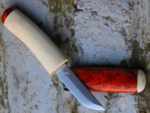 Tollen knife puukko lame de 7 cm forgée en elmax , manche bois de renne et thuya