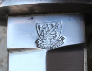 Dague FS NATO intégralement forgé en elmax suedois lame de 17.7 cm ,Manche en aluminium d aviation Ricasso gauche marquée a chaud avec insigne des commandos marines français